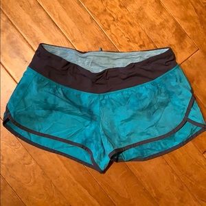 Lululemon running shorts size 6